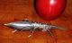 chantal-gilbert-coltello-insetto.jpg
