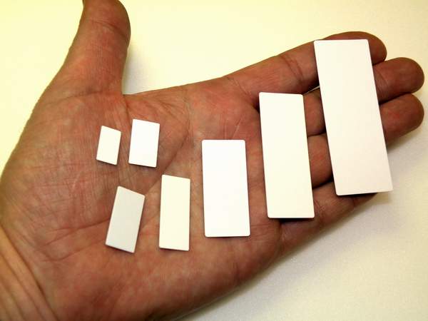 9-Set di alcuni cartellini che uso a Sx 14X8 a Dx il piu grande 70x26.JPG